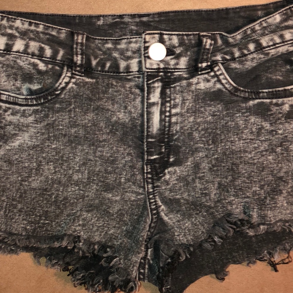 Shorts - Picture 3 of 4